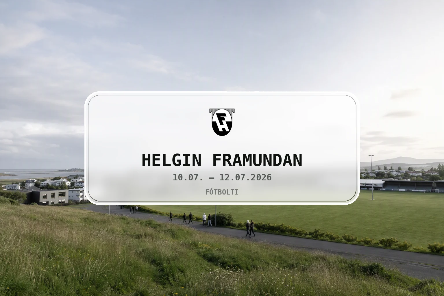 Kaplakrikavöllur í björtu íslensku sumarkvöldi fyrir heimaleik FH.
