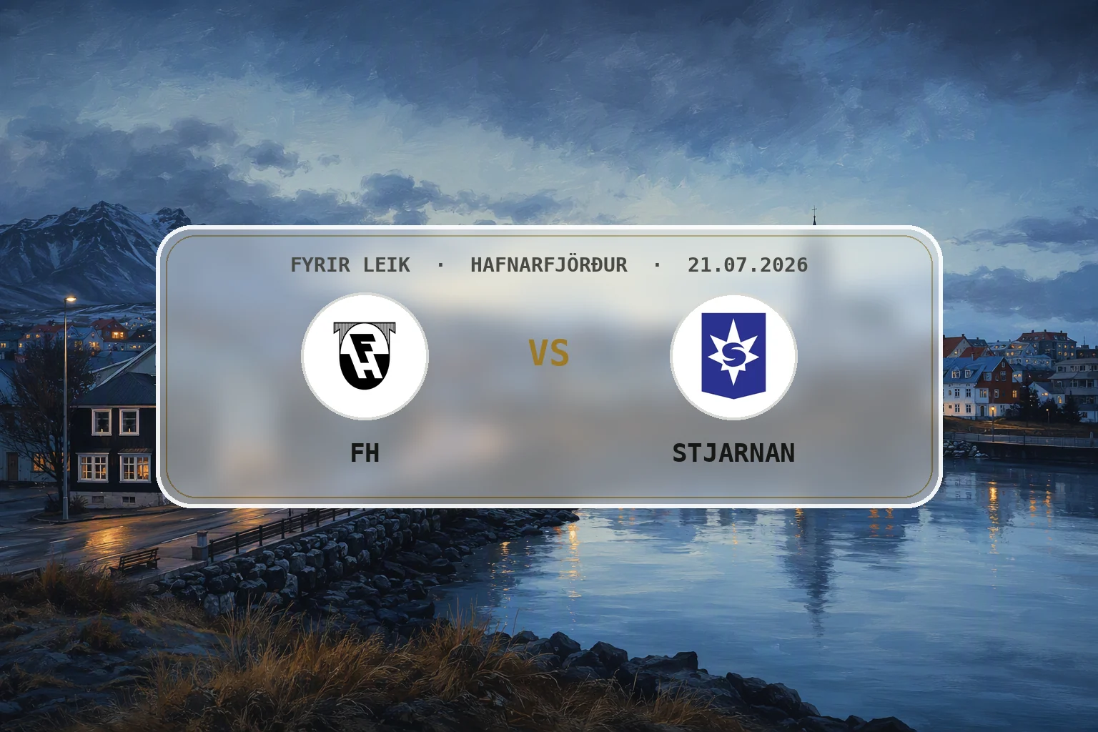 Sumarkvöld í Hafnarfirði með hraunlandslagi, byggð og höfn í mjúku ljósi.