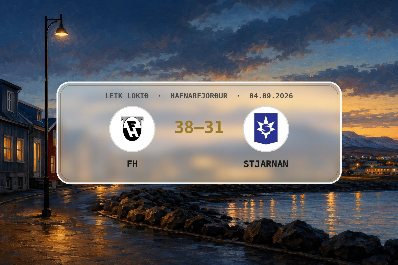 Hlý kvöldsýn yfir Hafnarfjörð eftir sigur FH á Stjörnunni.
