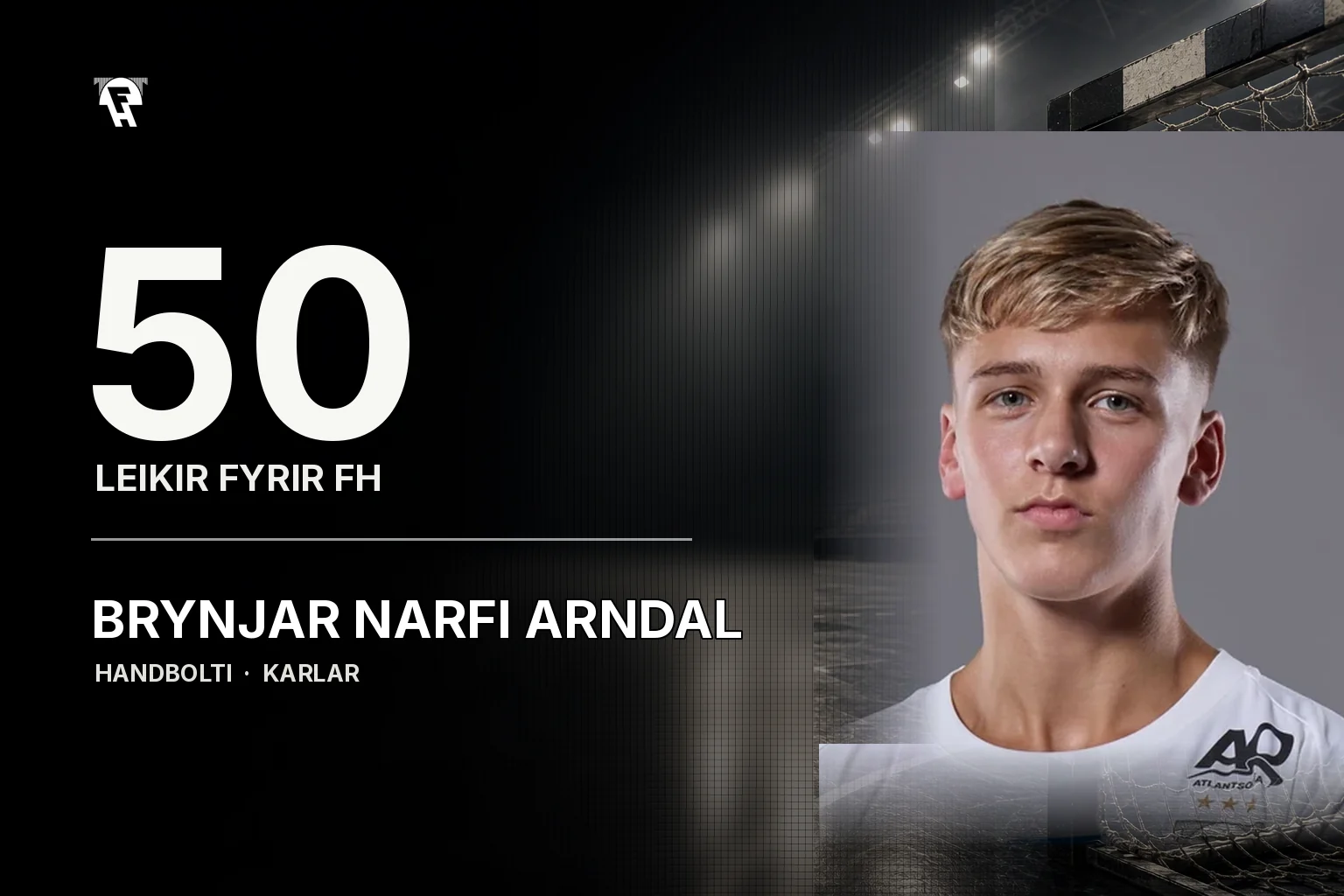 Brynjar Narfi Arndal, handboltamaður FH, fagnar áfanga með félaginu.